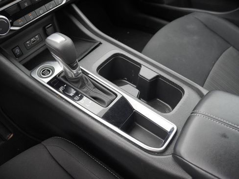 Used 2025 Nissan Sentra SV w/ Trunk Package FWD image 15