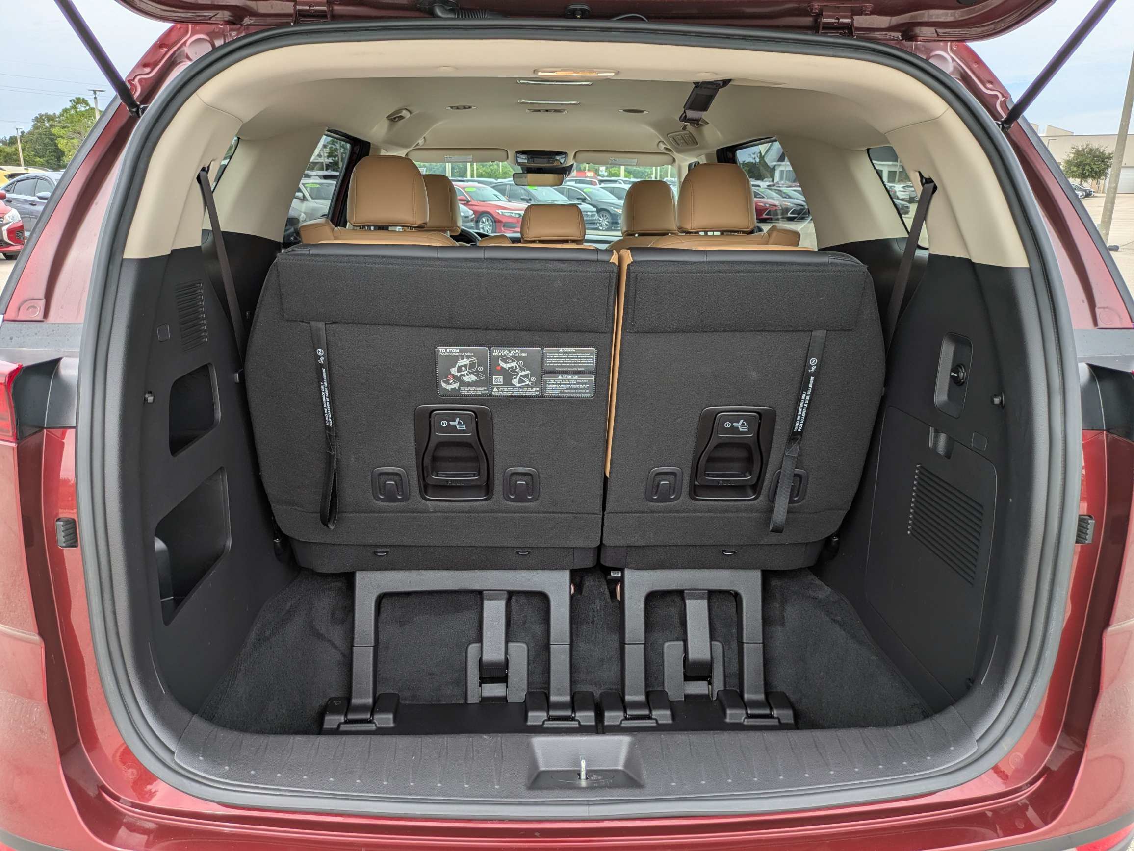 Certified 2024 Kia Carnival LX FWD image 13