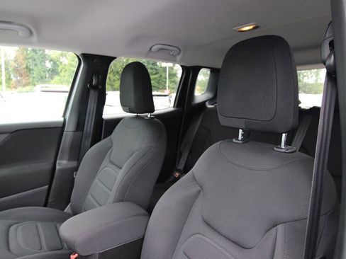 Used 2021 Jeep Renegade Latitude w/ Convenience Group image 11