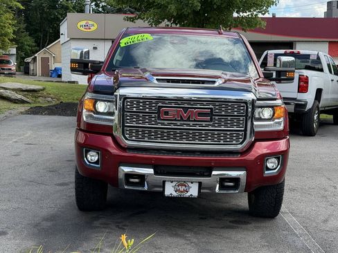 Used 2019 GMC Sierra 2500 Denali w/ Duramax Plus Package AWD/4WD image 3