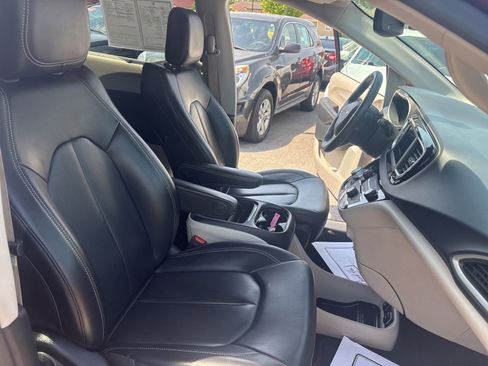 Used 2021 Chrysler Voyager Lxi FWD image 19