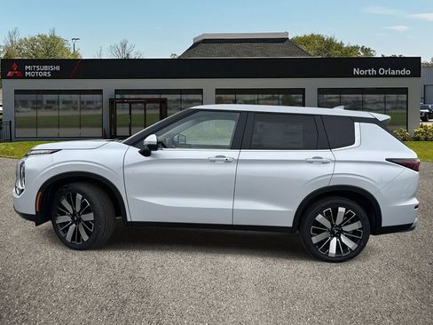 New 2026 Mitsubishi Outlander SE image 3