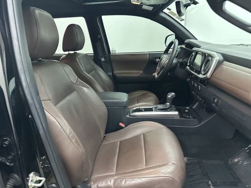 Used 2017 Toyota Tacoma Limited image 27