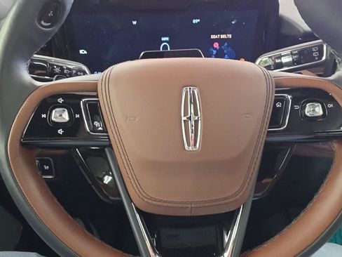 Certified 2025 Lincoln Aviator Reserve w/ Equipment Group 201A AWD/4WD image 9