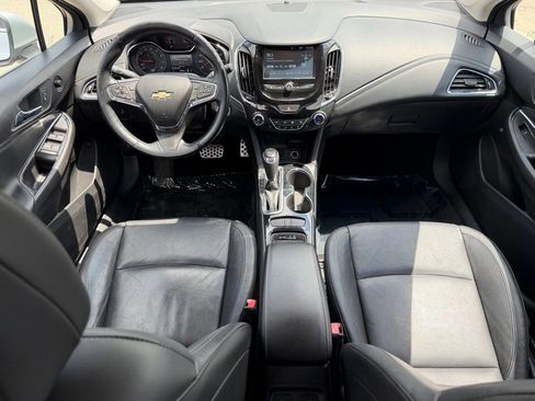 Used 2017 Chevrolet Cruze Premier w/ Enhanced Convenience Package FWD image 4