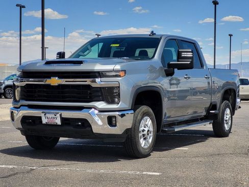 Used 2025 Chevrolet Silverado 2500 LT w/ Safety Package AWD/4WD image 4