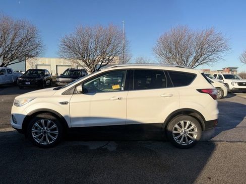 Used 2017 Ford Escape Titanium image 3