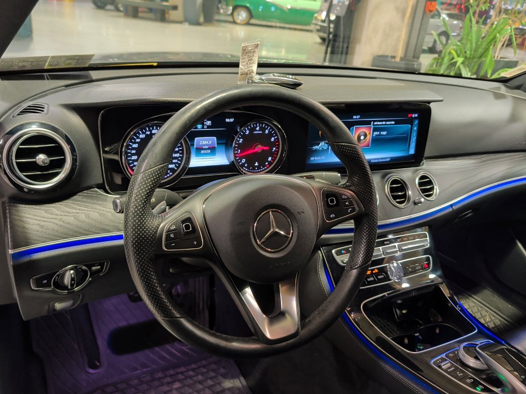 Used 2017 Mercedes-Benz E 300 4MATIC image 5