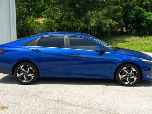 Used 2022 Hyundai Elantra Limited w/ Preferred Accessory Package FWD image 4