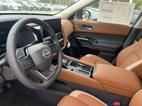 New 2026 Nissan Pathfinder Platinum image 10