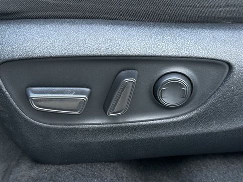 Used 2023 Toyota RAV4 XLE image 28