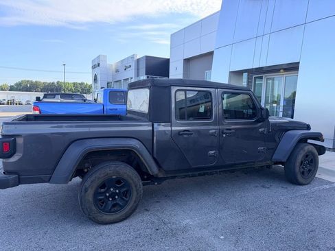 Used 2023 Jeep Gladiator Sport AWD/4WD image 2