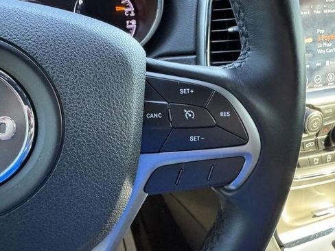 Used 2018 Jeep Grand Cherokee Altitude AWD/4WD image 17