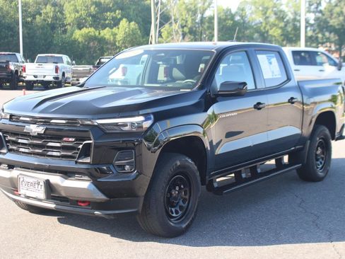 Used 2024 Chevrolet Colorado Z71 w/ Z71 Convenience Package 2 AWD/4WD image 3