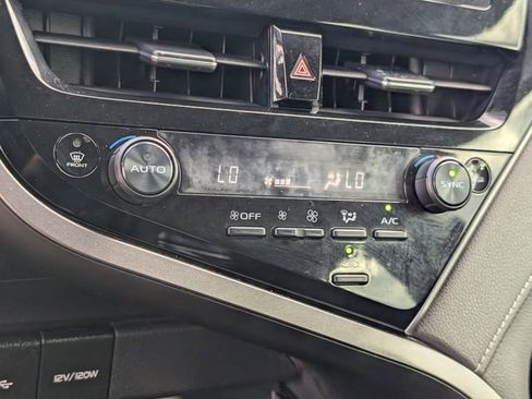 Used 2024 Toyota Camry SE image 18