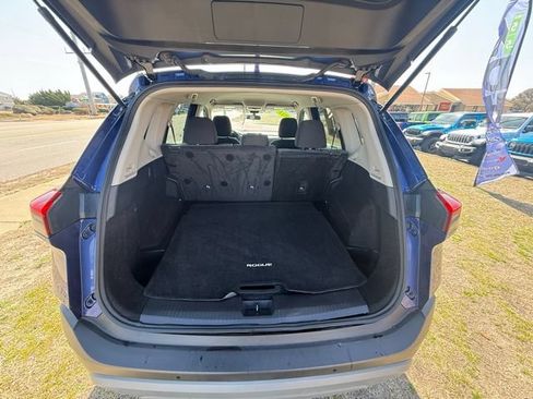 Used 2023 Nissan Rogue SV FWD image 13