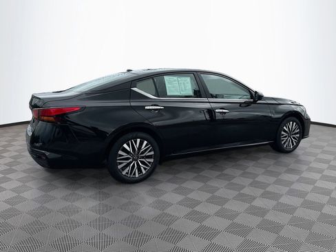 Used 2025 Nissan Altima 2.5 SV FWD image 5