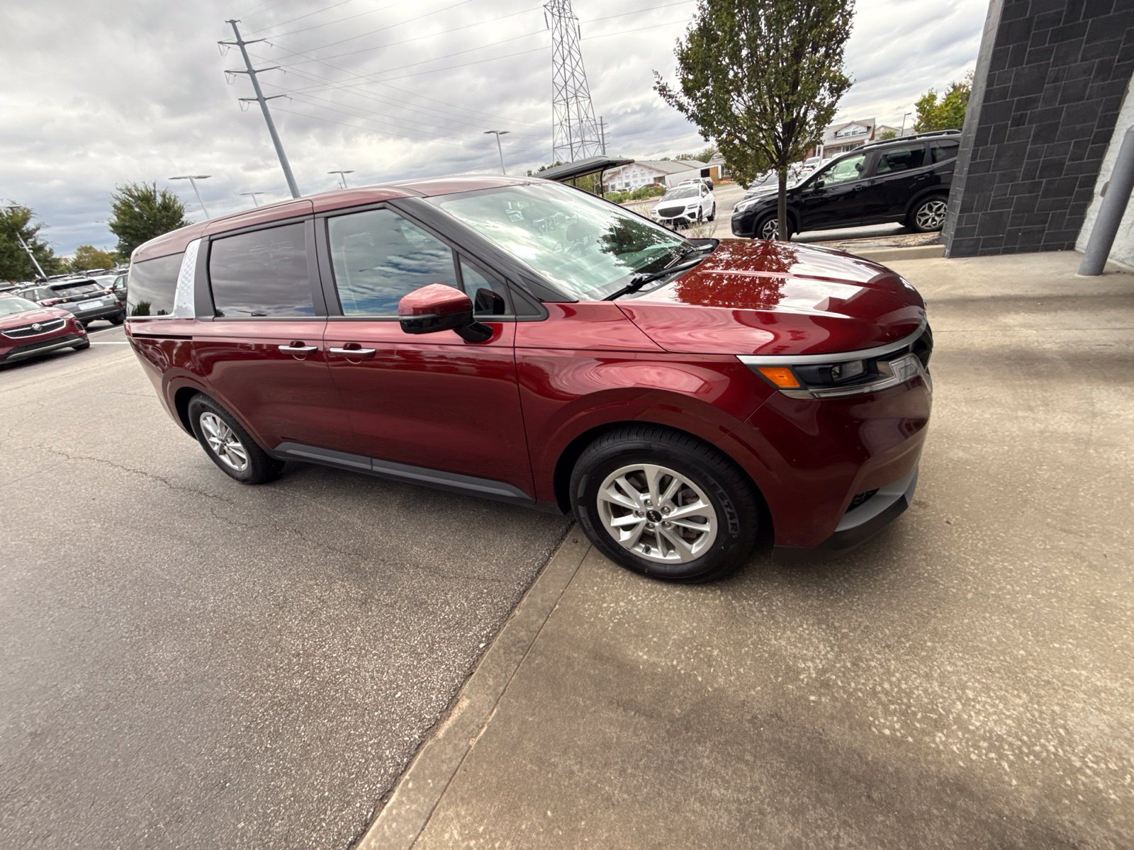 Used 2024 Kia Carnival LX FWD image 28