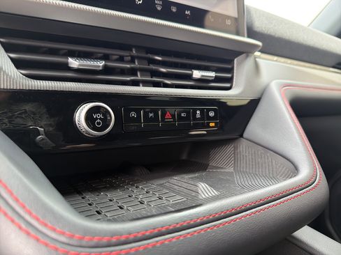 Used 2025 Ford Explorer ST-Line w/ Premium Package RWD image 36