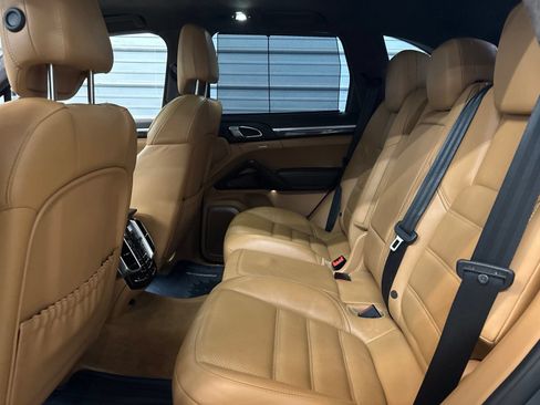 Used 2015 Porsche Cayenne Turbo AWD/4WD image 21