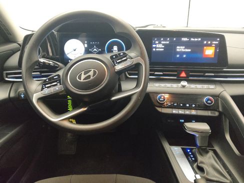 Used 2024 Hyundai Elantra SEL FWD image 22