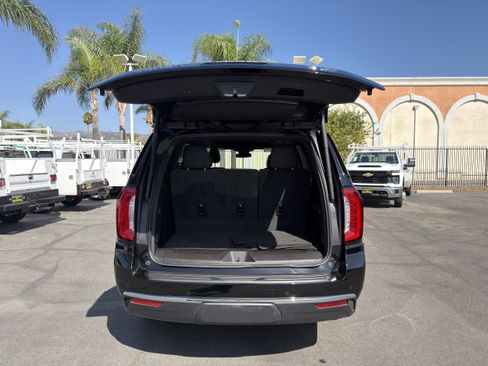 Used 2023 GMC Yukon SLT w/ SLT Luxury Package AWD/4WD image 15