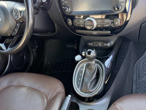 Used 2017 Kia Soul + image 13