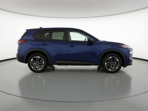 Used 2025 Nissan Rogue SV image 11