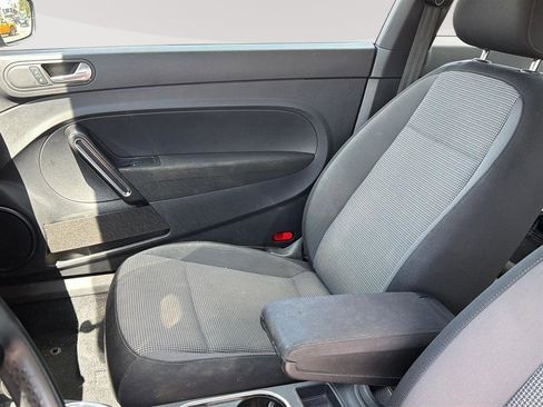 Used 2018 Volkswagen Beetle 2.0T S FWD image 9