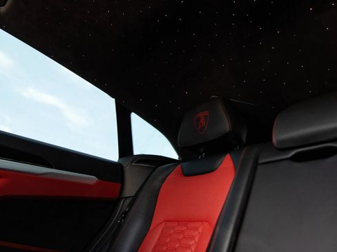 Used 2019 Lamborghini Urus AWD/4WD image 44