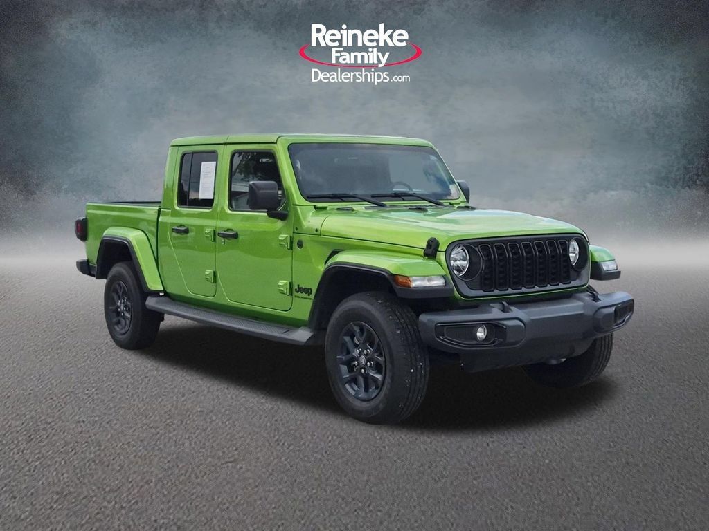 Used 2025 Jeep Gladiator Sport AWD/4WD image 3