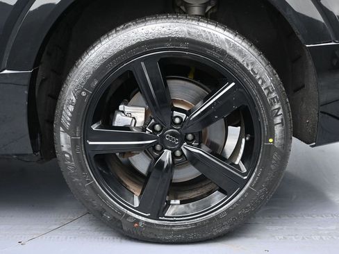 Used 2019 Audi e-tron Prestige w/ Prestige Package image 13