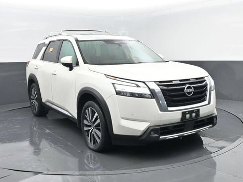 Used 2022 Nissan Pathfinder Platinum w/ Cargo Package AWD/4WD image 3