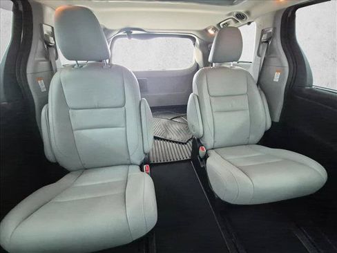 Used 2020 Toyota Sienna Limited Premium AWD/4WD image 23