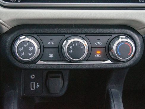 Used 2022 Nissan Versa SV image 21