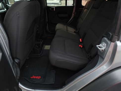 Used 2018 Jeep Wrangler Unlimited Sport S AWD/4WD image 12