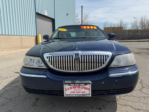 Used 2007 Lincoln Town Car Signature RWD image 3