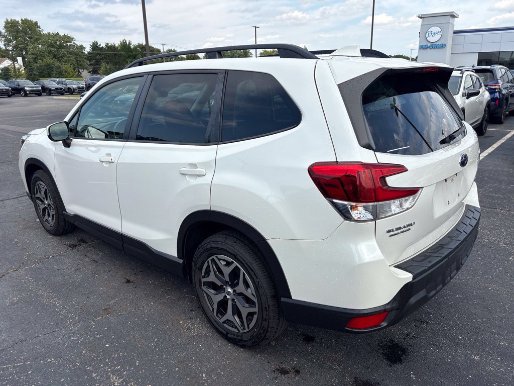 Used 2020 Subaru Forester Premium AWD/4WD image 5