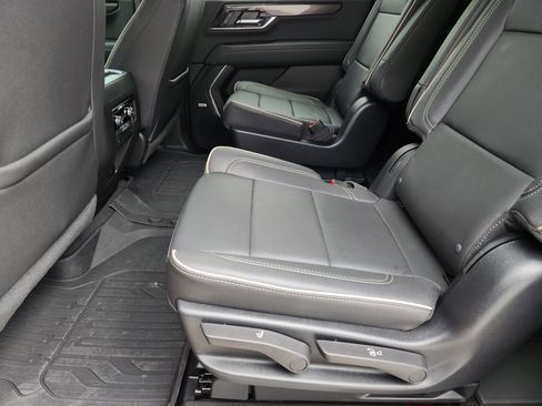 Used 2025 GMC Yukon XL Elevation AWD/4WD image 32