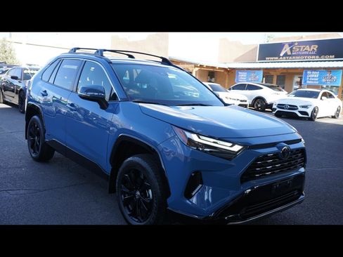 Used 2025 Toyota RAV4 SE AWD/4WD image 1