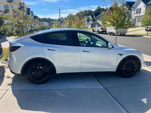 Used 2021 Tesla Model Y Long Range AWD/4WD image 2