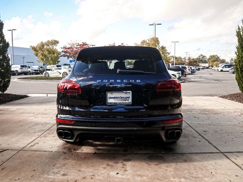 Used 2015 Porsche Cayenne Turbo image 10