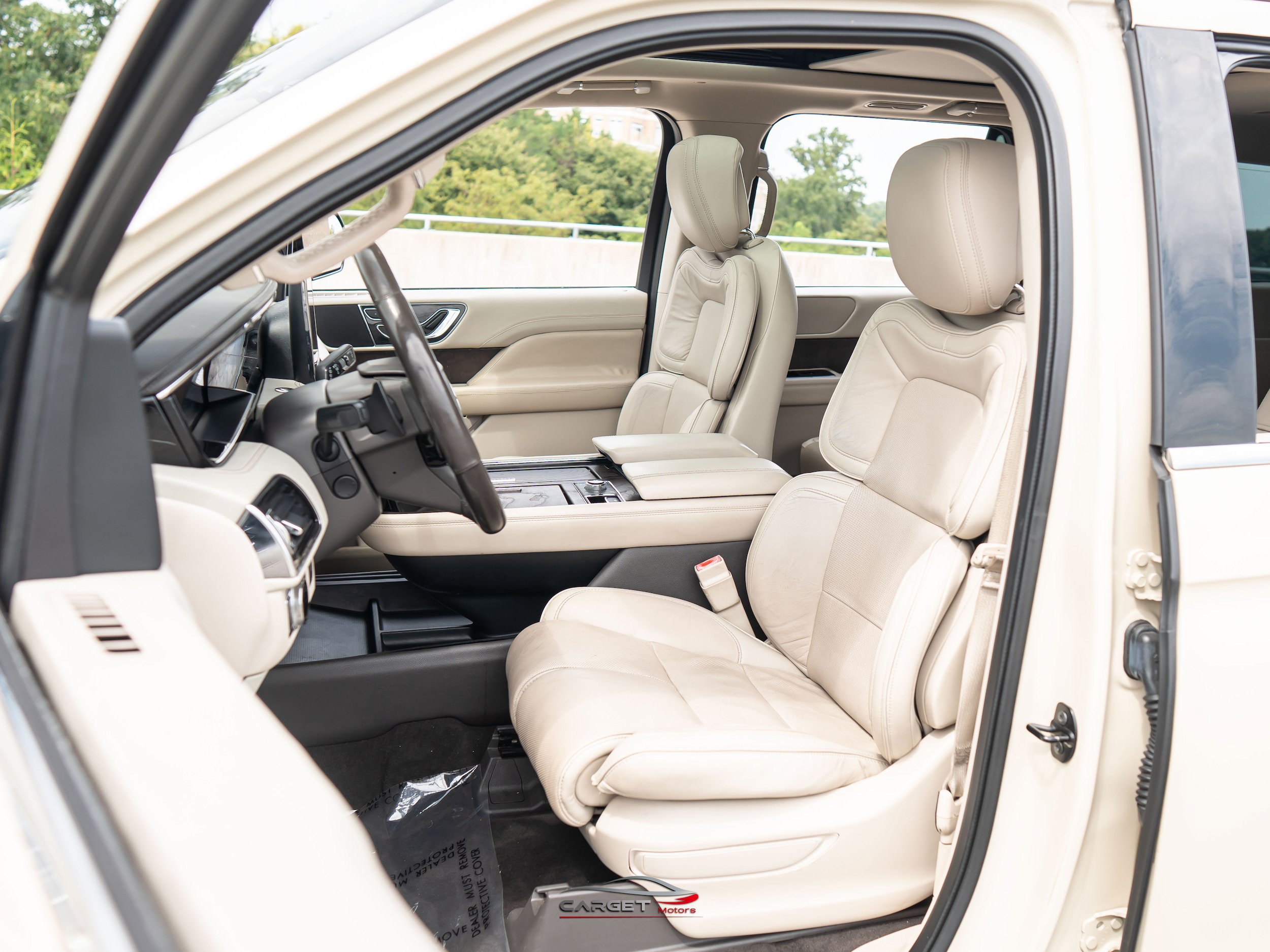 Used 2018 Lincoln Navigator Select w/ Technology Package RWD image 16