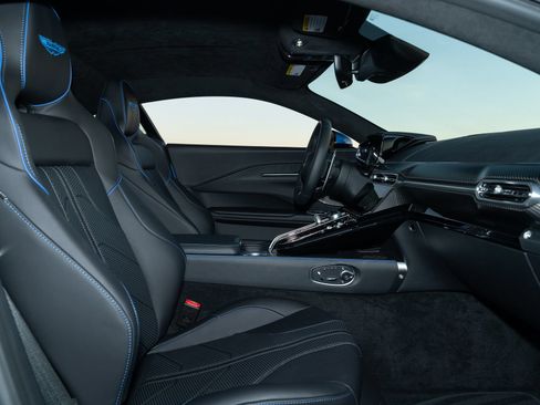 Used 2025 Aston Martin V8 Vantage Coupe RWD image 16