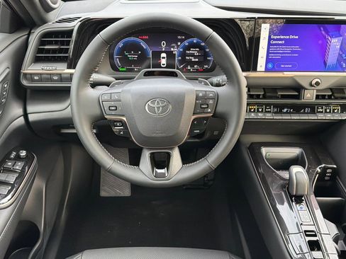 New 2026 Toyota Crown Platinum image 12