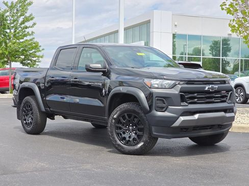 Used 2023 Chevrolet Colorado Trail Boss w/ Advanced Trailering Package AWD/4WD image 2