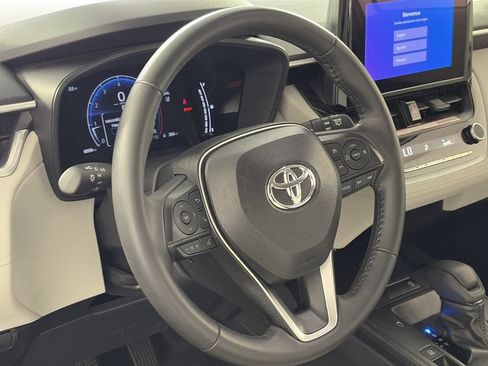 Used 2026 Toyota Corolla Cross LE FWD image 13