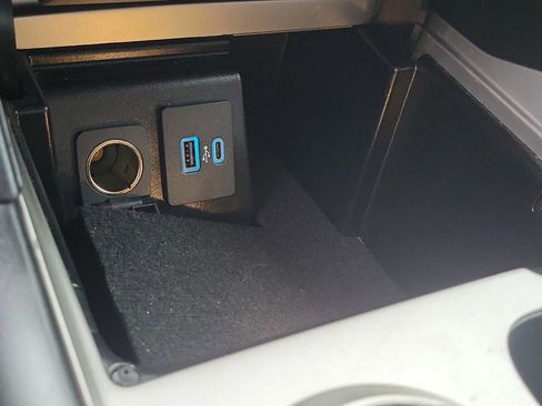 Used 2022 Ford Explorer XLT image 14