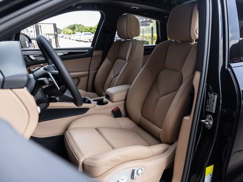 New 2026 Porsche Macan AWD/4WD image 5