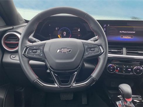 Used 2024 Chevrolet Trax RS w/ Sunroof Package image 11